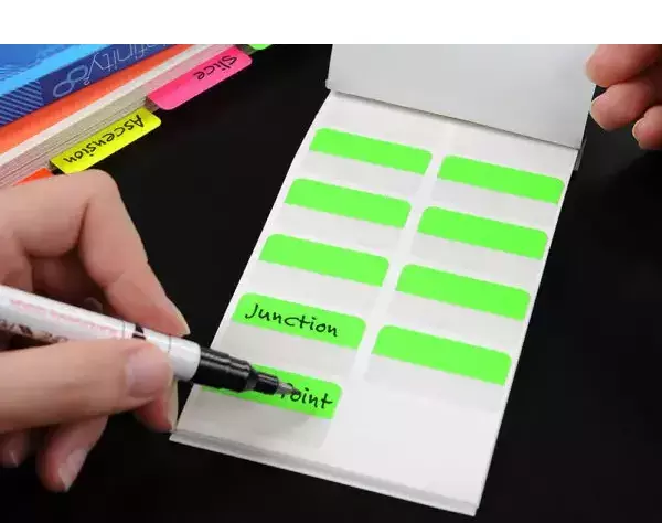 gbc Segnapagina 12x40mm, adesivoRiposizionabile, scrivibili, fluoASSORTITI Su blocchetto di 12 foglietti fluorescenti: 30gialli, 30rossi, 30verdi, 30arancioni. Prodotto originale Danese. MADE IN DENMARK..