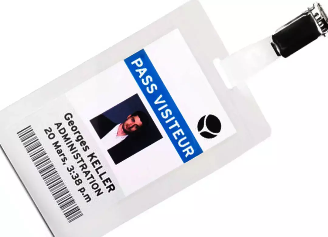 legatoria BustinaAutoplastificanteAsolata PortaBadgeVerticale, conMolletta, 70x107mm  3EL11148.