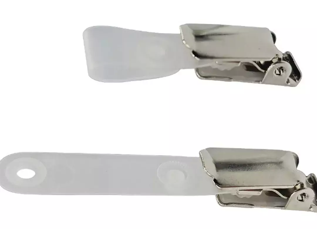 legatoria Mollette per Portatesserino, clip portabadge adatta a perforazione allungata o europea.