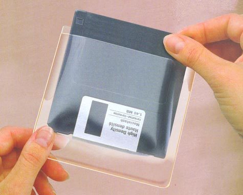 gbc Busta autoadesiva floppydisk 105x100mm, senzaPATTELLA I Data Disk Pocket da 3 1-2 pemettono di inserire i dischetti nei classificatori, su istruzioni duso e per offerte commerciali. 10211, 10214, 8180.