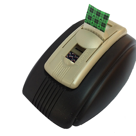 gbc Distributore NastroPretagliato, 3M Pu� anche essere indossato come un braccialetto. Utilizza spezzoni pretagliati 19x50mm in cartucce da 75 pezzi. Adatto a chi deve applicare rapidamente nastro adesivo. Prodotto originale 3M, MADE IN USA.