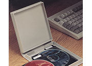 gbc Scatola rigida infrangibile per proteggere 5 CD o DVD. 14382 Dotata di 5 buste porta CD con linguelle per l'etichettatura ed etichette. Prodotto originale americano. MADE IN USA CUR67503