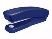 acco Cucitrice a pinza e da tavolo Impega 15, 01863279 BLU TRASLUCIDO. Struttura in plastica. Facile e morbida impugnatura. Imboccatura da 60mm. Carica 75 punti e cuce fino a 20 fogli con punti n.56 (26/6) o n.16 (24/6). Punto chiuso e punto aperto GBC7300008