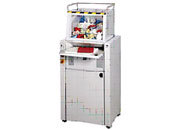 gbc Distruggidocumenti IDEAL 4605 CC, 2x15. Made in Germany numero fogli 38, frammenti da 2x15mm, classe 4. Per carta liscia e/o stropicciata, tramoggia superiore ribaltabile, Start/stop automatico con fotocellula, reverse automatico 2 controllato elettronicamente per il sovraccarico, spegnimento automatico per sacco pieno, porta aperta e tramoggia aperta, tavola dalimentazione ribaltabile, facile smaltimento del materiale distrutto nel sacco di plastica monouso (volume di raccolta 230 Lt) attraverso il cestello, su ruote girevoli. Colore: grigio perla 380V+N+T/2,2KW, dim.1700x740x765, Kg.256 IDA101572