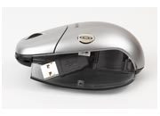 acco Mouse Pocket Pro Mini-mouse con cavo riavvolgibile. Mouse da viaggio a tecnologia ottica. Cavo riavvolgibile, regolabile fino a 75 cm, con lapposito pulsante che permettere al cavo di riavvolgersi da solo allinterno della scocca. Connessione USB. 176/04 KEN72116