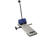 gbc Perforatore Skre-Perfo 20 Duo DOPPIO facilit d'uso grazie a una lunga leva. Distanza tra i fori 8 cm. Perfora fino a 200 fogli (20mm). Con barra di regolazione. MADE IN GERMANY SKR820