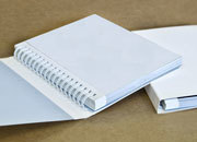 gbc Copertina avvolgente, in cartoncino telato, per spirale da 16 mm BIANCO.  Per spirale plastica o metallica, Formato: A4.  21 anelli. Spessore : 16mm. Capacit�: 145 fogli. La spirale � visibile solo all�interno della legatura. All�esterno � coperta dalla copertina avvolgente. La praticit� della spirale, l�eleganza di una copertina avvolgente.