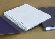 gbc Copertina avvolgente, in cartoncino telato, per spirale da 25 mm BLU.  Per spirale plastica o metallica, Formato: A4.  21 anelli. Spessore : 25mm. Capacit�: 220 fogli. La spirale � visibile solo all�interno della legatura. All�esterno � coperta dalla copertina avvolgente. La praticit� della spirale, l�eleganza di una copertina avvolgente.