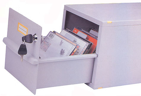 gbc Cassetta porta CD con serratura in plastica rigida. Per contenere 30 cd.