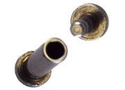 legatoria Rivetto in ottone tornito massiccio, tubetto + testa per fori diametro 2mm, altezza 7mm. testa diametro 3mm, altezza utile tra le due teste 7mm.