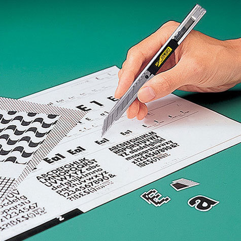 gbc Cutter Olfa SILVER a lama inclinata, SAC-1 lama da 9mm inclinata a 30, ideale per tagli di precisione. Lunghezza: 137,5mm, altezza lama: 9mm. Corpo in metallo. Dotato di sistema di bloccaggio automatico e trancialama in plastica. Compatibile con lame di ricambio SAB. Prodotto originale giapponese, MADE IN JAPAN.