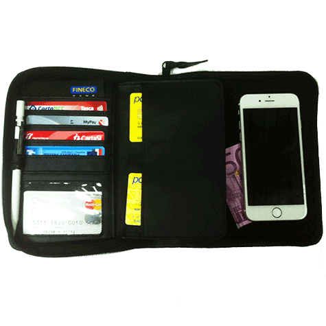gbc 25176, Porta smart phone-notepad in eco-pelle NERO. Con 6 scoparti per carte di credito, 3 portapenne, portadocumenti, bollini autoadesivi in velcro per fissare il telefomo. Marchio ESSELTE.