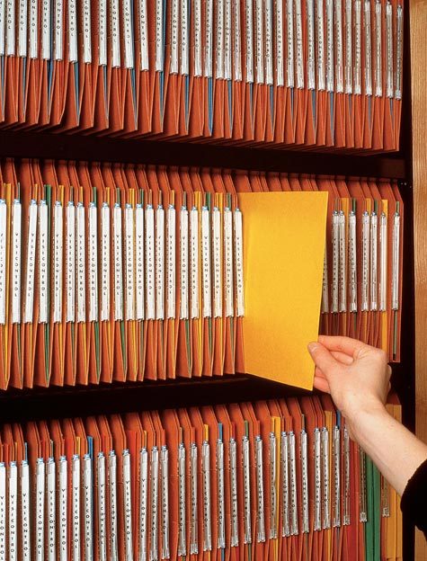 acco Cartella sospesa armadio 33 - 33,8 con fondo a U da 3cm cartoncino Kraft da 220gr ARANCIO, portacartellino scope gi� montato che consente anche l�aggancio delle cartelline tra loro, alltezza 27 cm,  aste di sospensione in filo di acciaio, lettura laterale da armadio, Bertesi, 31491.