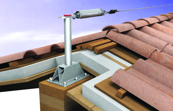 fischer Kit linea di ancoraggio base piana H40 BP alu - Sistemi anticaduta DPI (1 Pz.) Il palo indeformabile di estremit� a base piana per sistemi di ancoraggio flessibili orizzontali in coperture residenziali.