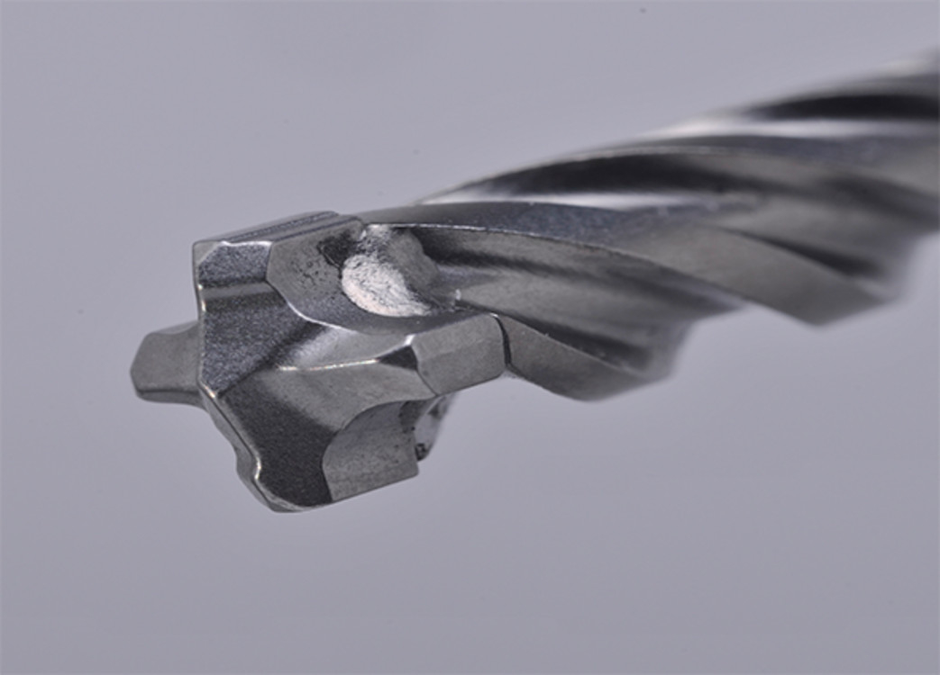 fischer Quattric II 14-550-600 Punta trapano quattro taglienti (1 Pz.) Punta in acciaio a 4 taglienti e corpo a 4 spirali di scarico, per le massime prestazioni nel calcestruzzo con attacco SDS Plus.