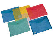 gbc Busta Trasparente Colorata PULL  Colore: rosso. Dimensioni esterne: 24,3x33cm. Dimensione formato utile: 21x29,7cm.
