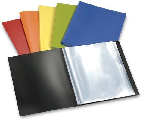 gbc Portalistino a40buste plastificate VOYAGE, A4 Confezione contenente portalistini colore assortito: blu, rosso, nero, arancio, giallo, verde. Contiene buste: 40. Dimensioni esterne: 24x31,5cm. Dimensione formato utile: 21x29,7cm.