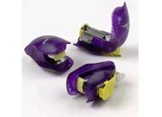 acco Mini Cucitrice tascabile BEASTIE, con levapunti incorporato.  Beastie di Rexel  una minicucitrice tascabile. I colori semitrasparenti e il levapunti incorporato ne fanno uno strumento davvero speciale. Beastie cuce fino a 10 fogli con punti n.56 (26/6) o n.16 (24/6). 52-09L.