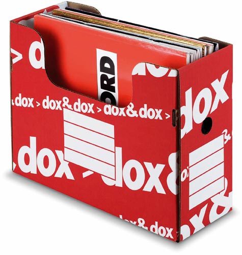acco DOX&DOX Portacartelle sospese  ROSSO. Formato esterno: larghezza 34, altezza 26, spessore 12cm. Formato utile: larghezza 32,5, altezza 25, spessore 11cm. Per cartelle sospese interasse 33 cm. Fori di presa laterali. Spazio frontale per la personalizzazione del contenuto. 77-06.