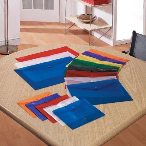 acco Cartellina Carry Folder a3 In polipropilene trasparente BLU. Chiusura rapida grazie al bottone a pressione in plastica, sicurezza e protezione del contenuto garantita dalla patella . Capacit: fino 150 fogli A3. 43-09L.