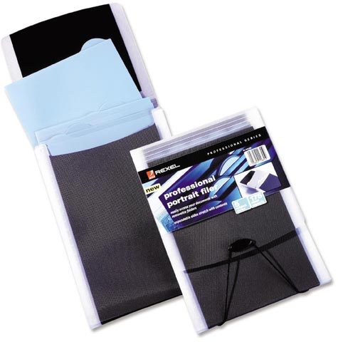 acco Cartella archivio Acco Rexel a 5 scomparti. Professional Portrait File A4,  Prodotto in Polipropilene. Cartella archivio in formato verticale. Contiene 5 buste ad L opache dotate di indice portaetichetta (10 etichette adesive incluse). Ampio soffietto. Chiusura con patella ed elastico. 33-08.