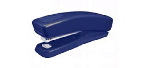 acco Cucitrice a pinza e da tavolo Impega 15, 01863279 BLU TRASLUCIDO. Struttura in plastica. Facile e morbida impugnatura. Imboccatura da 60mm. Carica 75 punti e cuce fino a 20 fogli con punti n.56 (26-6) o n.16 (24-6). Punto chiuso e punto aperto.