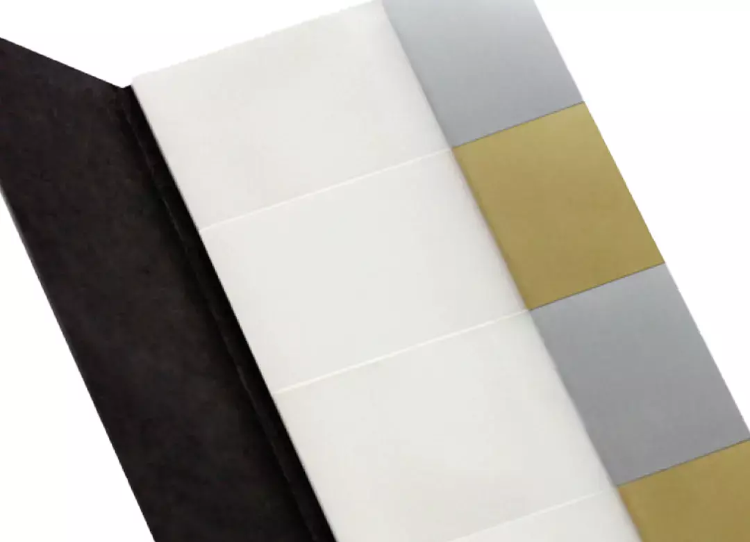 gbc SegnaPagina adesivi PageMarker, OroArgento  Segnapagina in edizione speciale oro e argento su pellicola PET di alta qualit. 50 segnapagina ORO + 50 segnapagina ARGENTO adesivi 20x42,5mm, distribuiti su 4 blocchetti da 25 pezzi. Adesivo a base acqua e senza solventi. MADE IN GERMANY Glb266909