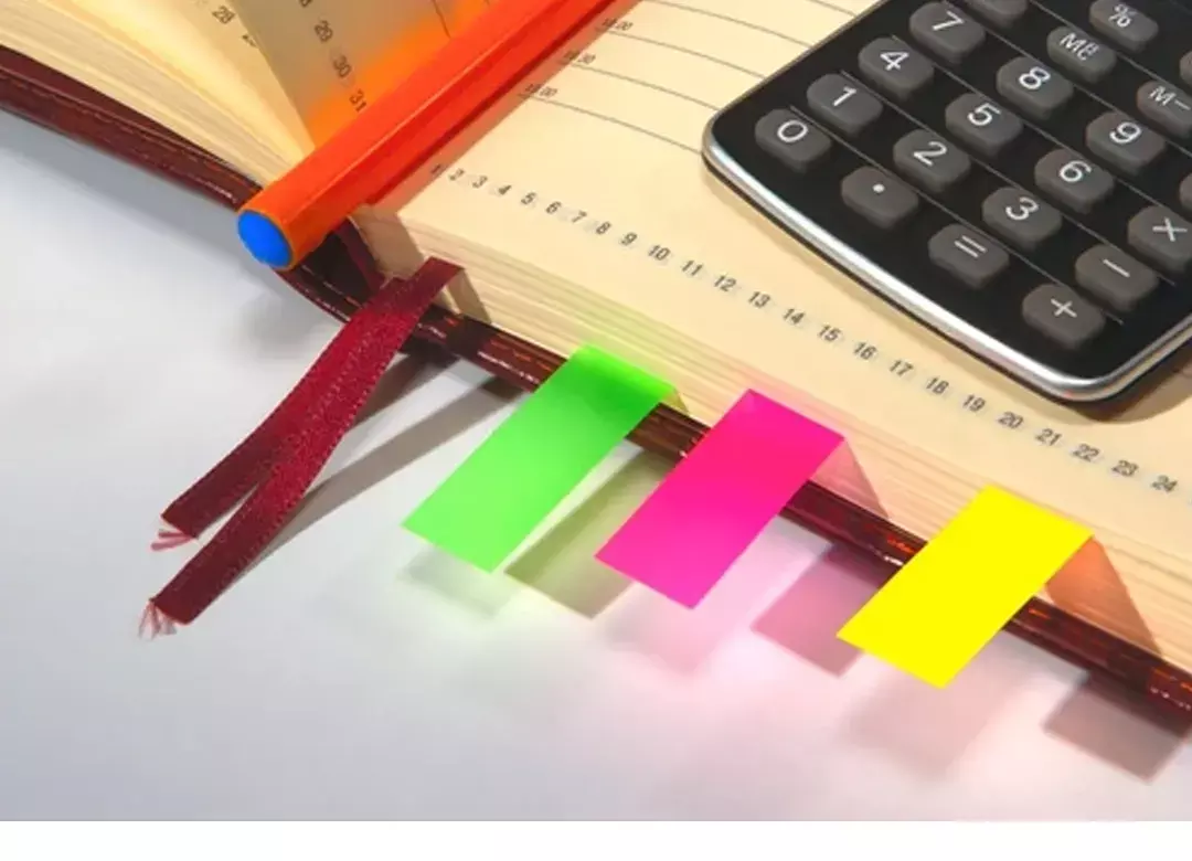 gbc Blocchetti notes autoadesivi 2 blocchetti 50x75mm e 3 blocchetti 20x50mm. Il tutto contenuto in elegante legatura rigida. MADE IN GERMANY.