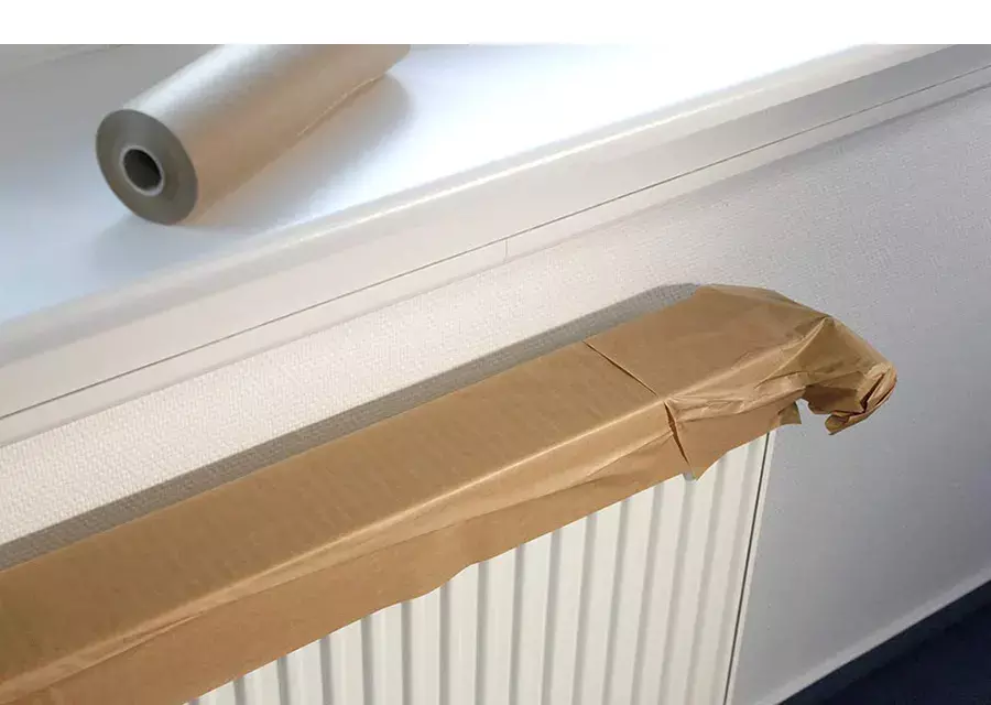 gbc Carta Protettiva Kraft 7,5cm  Carta in rotolo adesiva, color avana, removibile e riposizionabile. Altezza 75mm, rotoli da 50 metri.  Ideale per proteggere mobili e oggetti durante lavori di tinteggiatura, pavimenti di asili e scuole, o come supporto a cui applicare disegni, progetti, ricerche. MADE IN GERMANY.