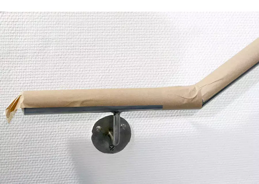 gbc CartaProtettiva Kraft 3rotoli da50metri 3 rotoli di Carta adesiva assortiti, color avana, removibile e riposizionabile. Altezza 75mm, altezza 150mm, altezza 300mm. Ogni rotolo  lungo 50 metri.  Ideali per proteggere mobili e oggetti durante lavori di tinteggiatura, pavimenti di asili e scuole, o come supporto a cui applicare disegni, progetti, ricerche. MADE IN GERMANY.