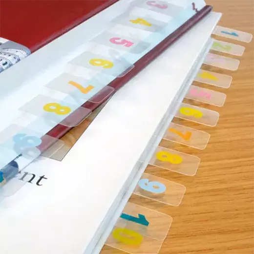 gbc Righello archiviabile 100segnapagina 0-9 PageMarker. Righello rigido in plexiglass con 10 blocchetti da 10 foglietti adesivi assortiti numerici da 0 a 9. Il righello rigido ha la perforazione universale per raccoglitori.  Dimensioni 175 x 65 mm. MADE IN GERMANY.