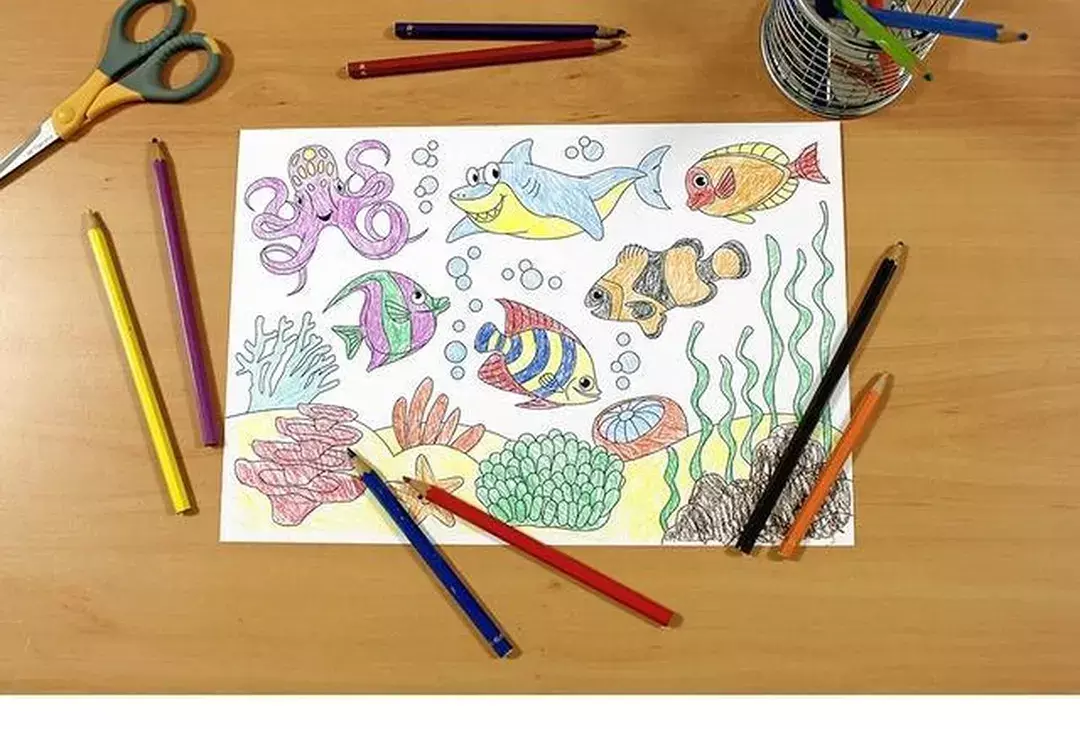 gbc AlbumDaColorare AdesivoA4 5soggetti Per bambini dai 3 anni in poi. Album da colorare formato A4 (20x297cm) 5fogli per 5soggetti, Adesivo removibile atossico a base acqua specifico per bambini. Aderisce su tutta la superficie. MADE IN GERMANY..