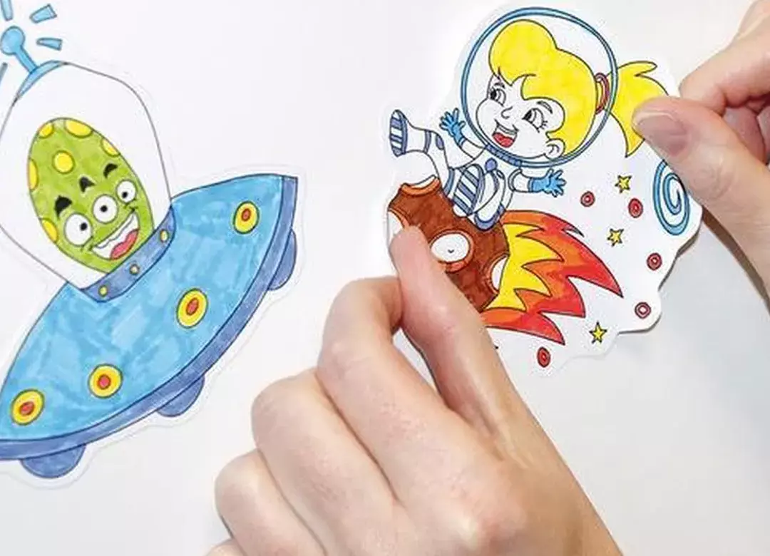 gbc Colora, stacca-attacca riattacca, 5soggetti Fantasia a colori. Figurine prefustellate da colorare e attaccare per creare decorazioni di fantasia. Made in Germany. 2fogli per 5soggetti. MADE IN GERMANY. Glb872008