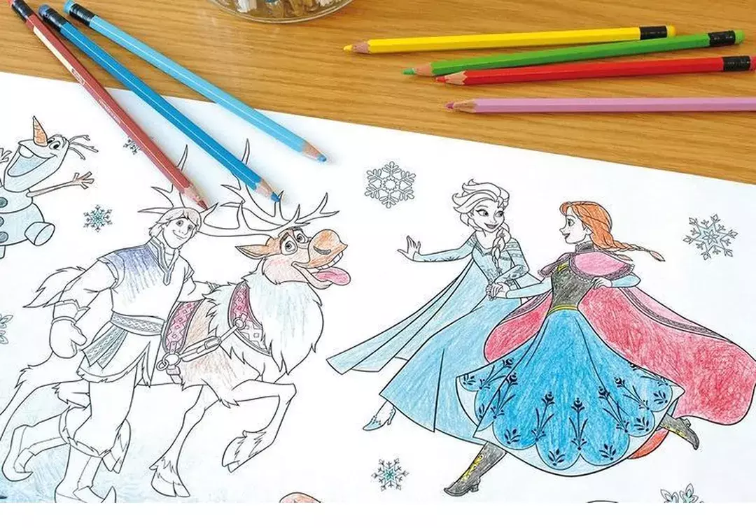 gbc RotoloDisegno BannerFROZEN Disney, 300mmX3,2m Rotolo Autoadesivo in Carta Removibile alto 30cm e lungo 3,20 metri da colorare e-o ritagliare. Adesivo atossico specifico per bambini a base acqua. Personaggio di Walt Disney. Adatto a bambini dopo i 3 anni. MADE IN GERMANY.