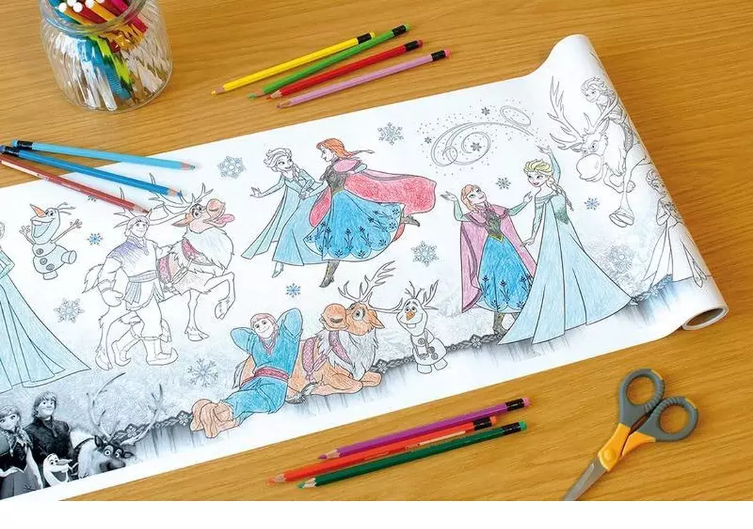 gbc RotoloDisegno BannerFROZEN Disney, 300mmX3,2m Rotolo Autoadesivo in Carta Removibile alto 30cm e lungo 3,20 metri da colorare e-o ritagliare. Adesivo atossico specifico per bambini a base acqua. Personaggio di Walt Disney. Adatto a bambini dopo i 3 anni. MADE IN GERMANY.