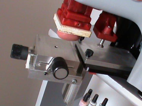 gbc Macchina Tampografica elettrica GT1 completa di banco croce per spostamenti X-Y-Z millimetrici. Calamaio ermetico da 60mm. Area stampabile fino a mm40x50. Stampa 800 pezzi-ora. .