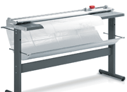 gbc Taglierina a lama rotante IDEAL 0135. Made in Germany pianale A940xL1540xP480, luce taglio 1350. Altezza taglio: max. 0.8 mm. Altezza base di supporto: 865 mm. Peso: 32 kg IDA0135