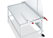 gbc Taglierina Ghigliottina Ideal 1110, 75 luce di taglio 1100m, pressinio a pedale, piano di lavoro 760x1100mm. taglia fino a 20 fogli, tavolo compreso. fornita di lama a 75 adatta per il taglio del cartone. Made in Germany IDA11101100