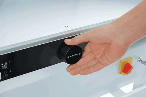 gbc Tagliarisme elettrica IDEAL 4860. Made in Germany luce di taglio 475 mm, pressino automatico, profondit del tavolo 450 mm, avanzamento elettromeccanico. Taglio sequenziale 35 mm. piano di lavoro 1296x762x988. taglia fino a 80 mm. Alimentazione: 230V-50Hz-1.42kW..