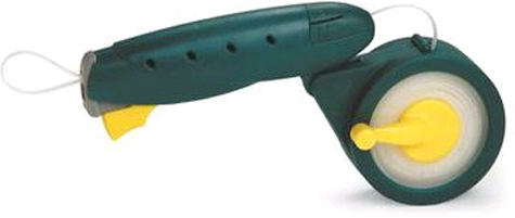 gbc Fascettatrice ClutcherOne EasyBundle YS-900 multiuso realizzato in Duretan (policarbonato antiurto). Viene fornita con installate 1 bobina da 10 metri, un riavvolgitore, 1 lama, 1 caricatore da 20 clip.