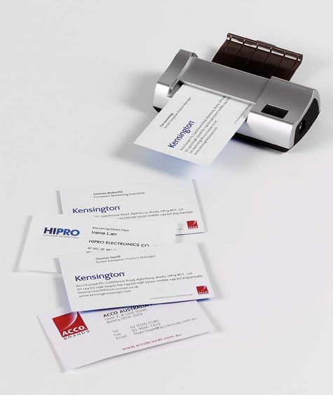 acco Scanner per biglietti da visita  Piccolo scanner per biglietti da visita. Scansione su fronte e su retro. Supporto multilingue (UK, FR, SP, IT, DE, NL) e riconoscimento delle parole per esportare in un foglio elettronico il testo scannerizzato. .