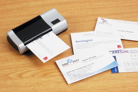 acco Scanner per biglietti da visita  Piccolo scanner per biglietti da visita. Scansione su fronte e su retro. Supporto multilingue (UK, FR, SP, IT, DE, NL) e riconoscimento delle parole per esportare in un foglio elettronico il testo scannerizzato. .