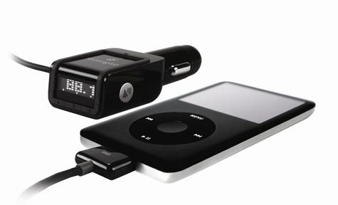 acco Trasmettitore FM per iPod, LiquidFM de Luxe 3 tasti di preselezione per le stazioni radio preferite. Compatibile con tutti i modelli di iPod, inclusi i pi nuovi. Ricarica liPod mentre  in funzione. Visualizza il nome dellartista e il titolo del brano sul display dellautoradio..