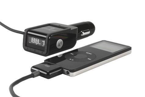 acco Trasmettitore FM per iPod�, LiquidFM de Luxe 3 tasti di preselezione per le stazioni radio preferite. Compatibile con tutti i modelli di iPod, inclusi i pi� nuovi. Ricarica l�iPod mentre � in funzione. Visualizza il nome dell�artista e il titolo del brano sul display dell�autoradio..