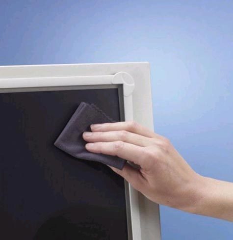 acco Tft Flat Screen Filter, filtro per monitor TFT 17 AVORIO. Ideato specificatamente per i monitor TFT. Protegge lo schermo dall'unto e da eventuali danni. Riduce i bagliori e i riflessi non alterando i controlli di luminosit� del monitor. 205-04.