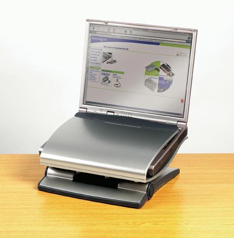 acco Supporto Notebook Station      Supporto regolabile che permette di sollevare il notebook a qualsiasi angolazione, raggiungendo anche laltezza dei veri monitor LCD. Il notebook aperto scivola semplicemente allinterno del supporto. Con leggio sul fronte per ridurre i dolori cervicali.