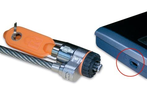acco Sistema di sicurezza Microsaver per Notebook Più sicurezza con il lucchetto dotato di  dispositivo di verifica delle manomissioni. Cavo resistente in acciaio da 1,8 m di lunghezza e 4,5 mm di spessore con  anima in acciaio temprato al carbonio.
