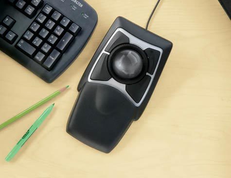 acco Expert Mouse Optical . Grande Trackball ottica con anello rotante  4 ampi tasti personalizzabili per l'esecuzione di applicazioni, collegamenti web o script. Fornito di speciale poggiapolsi. SCROLL RINGtm: eccellente sistema ad anello rotante. Tecnologia OTTICA. Trackball di grande formato..