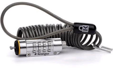 acco ComboSaver Combination Notebook Lock. Lucchetto a combinazione con cavo spiralato Protegge il tuo notebook dai furti. Cavo di sicurezza a combinazione con 10.000 codici. Meccanismo di barra a T. Lunghezza cavo pari a 1.8 m e spessore di 3.5 mm..