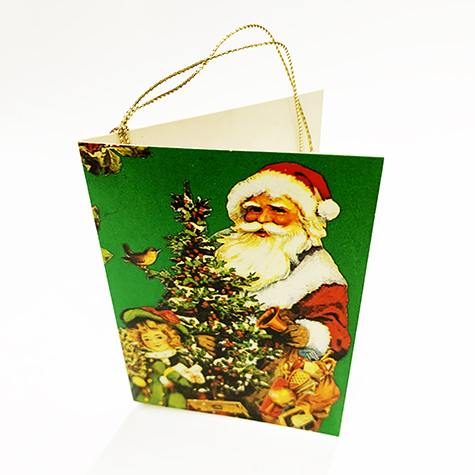 carta Biglietto chiudipacco con filo, BabboNataleAlbero completo di bustina in carta. Formato cm 4,7x6,8cm. Stampa offset su cartoncino bianco liscio. Cordoncino dorato in dotazione all'interno..